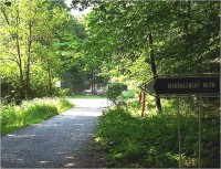 Ukazatel Magdalenský mlýn za podjezdem u železniční stanice Jívová-Foto:Ulrych Mir.