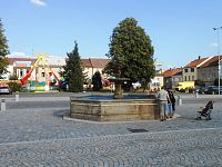 Jevíčko-Palackého náměstí  a kašna se sochou Amora z r. 1838