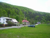 Hrubá Voda-stará škola a podjezd od hotelu Akademie-Foto:Ulrych Mir.