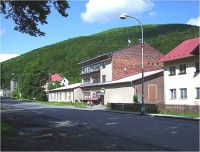 Hlubočky-Dukla-střed obce s Kulturním domem a restaurací-Foto:Ulrych Mir.