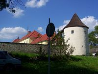 Žumberk(Žár)-hradby s kruhovou baštou od východu