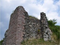Kumburk-hrad-základy paláce-Foto:Ulrych Mir.