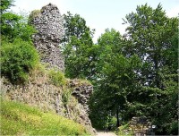 Kumburk-hrad-pozůstatky válcové strážní věže-Foto:Ulrych Mir.