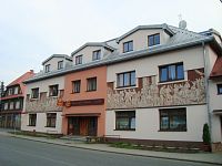 Karolinka-Vsetínská ulice-restaurace a penzion Sklář