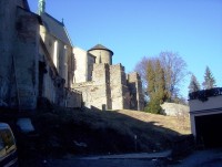 Šternberk-hradby na východní straně hradu.jpg