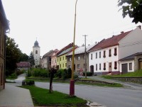 Velká Bystřice-ulice 8.května a farní kostel Stětí Jana Křtitele-Foto:Ulrych Mir.