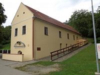 Malenovice-hrad-hradní hájenka Muzeum
