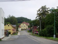 Radíkov-střed obce s kapličkou a zvonicí-Foto:Ulrych Mir.