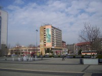 Olomouc-hotel Sigma na tř.Kosmonautů a Hrající fontána před nádražím-Foto:Ulrych Mir.