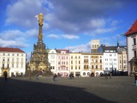 Olomouc-Horní náměstí-Sloup Nejsvětější Trojice a věž chrámu sv.Mořice-Foto:Ulrych Mir.