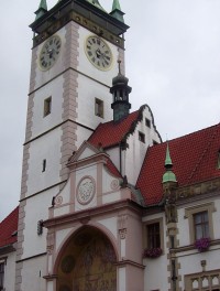 Olomouc-Horní náměstí-radnice s kaplí sv.Jeronýma z r.1488 ve druhém patře-Foto:Ulrych Mir.