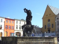 Olomouc-Dolní náměstí-Jupiterova(dříve Floriánova) kašna s kostelem Zvěstování P.Marie-Foto:Ulrych Mir.