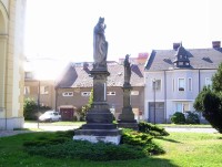 Olomouc-Holice-sochy sv.Cyrila a sv.Metoděje před kostelem sv.Urbana-Foto:Ulrych Mir.