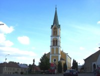 Náměšť na Hané-kostel sv.Kunhuty a socha na náměstí-Foto:Ulrych Mir.