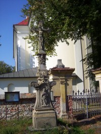 Hněvotín-kříž u farního kostela-Foto:Ulrych Mir.