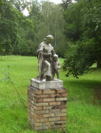 Nové Zámky-socha v parku-Foto:Ulrych Mir.