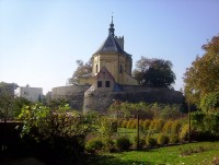 Náklo-farní kostel sv.Jiří s ohradní zdí-Foto:Ulrych Mir.