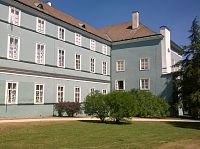 Dačice-Nový zámek z počátku 17. stol., empírově přestavěn v letech 1831-1833