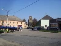 Náklo-náves s farním kostelem sv.Jiří-Foto:Ulrych Mir.