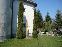 Guntramovice-kříž za kostelem na hřbitově na společném hrobě padlých v r. 1758