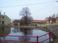 Droždín-dolní dvůr od rybníka na návsi-Foto:Ulrych Mir.