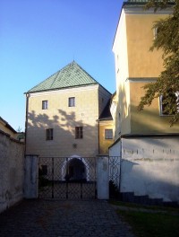 Velká Bystřice-zámek a malé nádvoří před věží tvrze-Foto:Ulrych Mir.