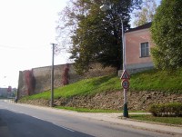 Velký Týnec-Letohrádek a hradby ze silnice na Grygov-Foto:Ulrych Mir.