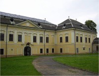 Žádlovice-zámek z nádvoří-Foto:Ulrych Mir.