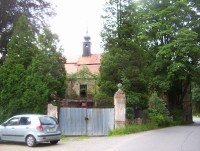 Hroby-zámek-brána a park-Foto:Ulrych Mir.