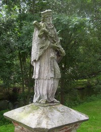 Brantice-socha sv.Jana Nepomuckého z konce 18.stol. na mostě před zámkem-Foto:Ulrych Mir.