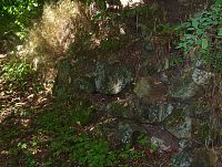 Mladá Vožice-vrch Hrad-hradní zdivo jižně od kaple
