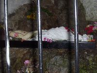 Mladá Vožice-vrch Hrad-interiér jeskyně s Božím hrobem