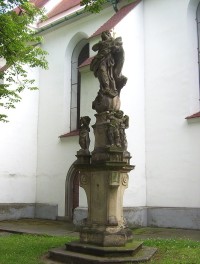 Bruntál-socha  na severní straně kostela na Žižkově náměstí-Foto:Ulrych Mir.