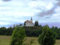 Uhlířský vrch(671,7 m) s kostelem a bývalým lomem-Foto:Ulrych Mir.