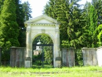 Sobotín-vstupní brána do parku s hrobkou Klein-Wiesenbergů-Foto:Ulrych Mir.