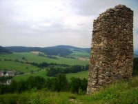 Brníčko-pohled z hradu na sever se silnicí na Hrabišín-Foto:Ulrych Mir.