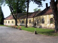 Lázně Bělohrad-zámek-budovy na západní straně čestného dvora-Foto:Ulrych Mir.