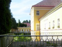 Černovice-zámek-vstupní západní průčelí od terasy na jižním křídle-Foto:Ulrych Mir.