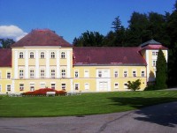 Černovice-zámek-jižní strana západního, hlavního průčelí-Foto:Ulrych Mir.