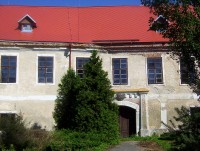 Vodice-zámek-jižní, hlavní průčelí s portálem a erbem-Foto:Ulrych Mir.
