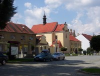Protivín-kostel sv.Alžběty od parku před zámkem-Foto:Ulrych Mir.