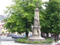 Lomnice nad Popelkou-Husův pomník na náměstí-Foto:Ulrych Mir.