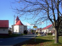 Dolany-Véska-náves s kaplí z r.1829-Foto:Ulrych Mir.