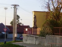 Samotišky-socha sv.Jana Nepomuckého na zahrádce u ZŠ-Foto:Ulrych Mir.
