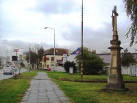 Hodolany-Hodolanská ulice-kříž z r.1899, v zadu Husův sbor-Foto:Ulrych Mir.