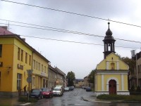 Hodolany-ulice Elišky Krasnohorské s kapličkou z 19.stol.-Foto:Ulrych Mir.