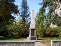 Týneček-pomník obětem světových válek v parčíku u školy-Foto:Ulrych mir.