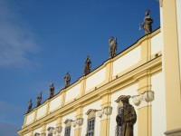 Svatý Kopeček-basilika minor Navštívení Panny Marie-severní křídlo basiliky se šesti apoštoly a patronem sv.Šebastiónem-Foto:Ulrych Mir.