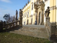 Svatý Kopeček-basilika minor Navštívení Panny Marie-schodiště se sochami před průčelím-Foto:Ulrych Mir.