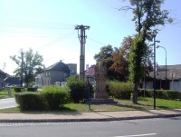 Holice-křižovatka před hřbitovem s poškozeným křížem s postavami Panny Marie a sv.Josefa z r.1848-Foto:Ulrych Mir.